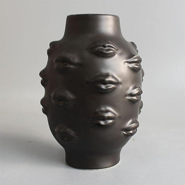 Contemporary matte ceramic lips vase - Black & White