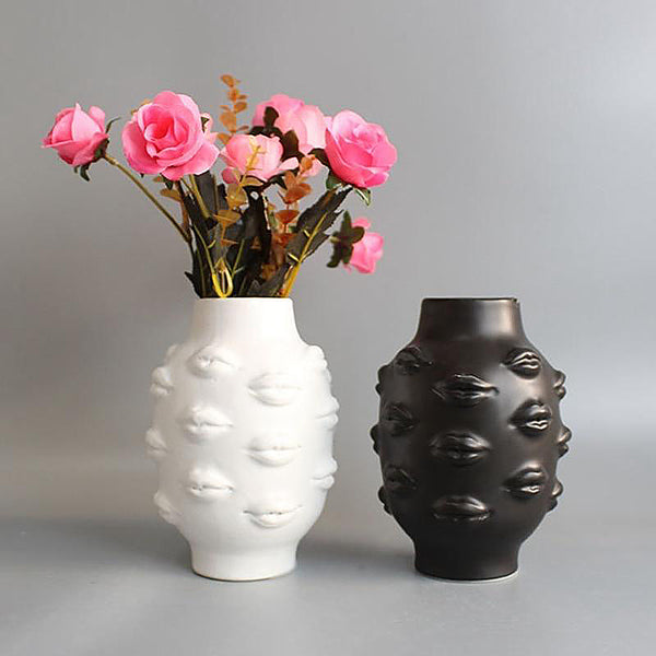 Contemporary matte ceramic lips vase - Black & White